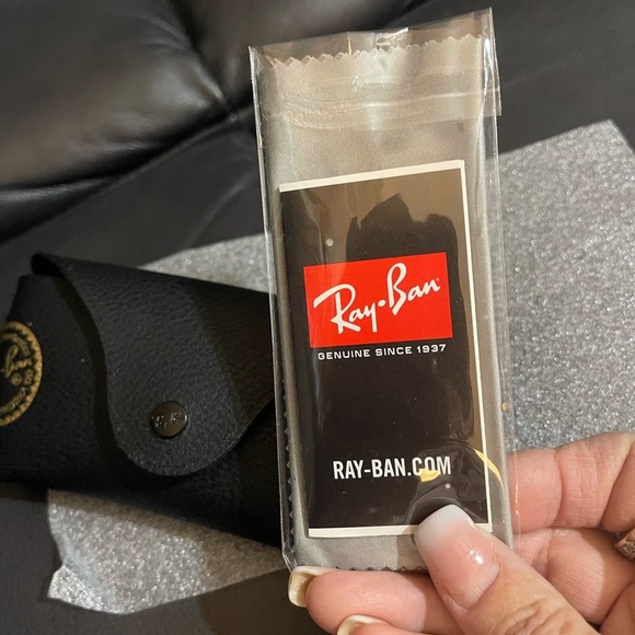 Ray-Ban Black Case for glasses with soft cloth cleaner NEW - Picture 3 of 7